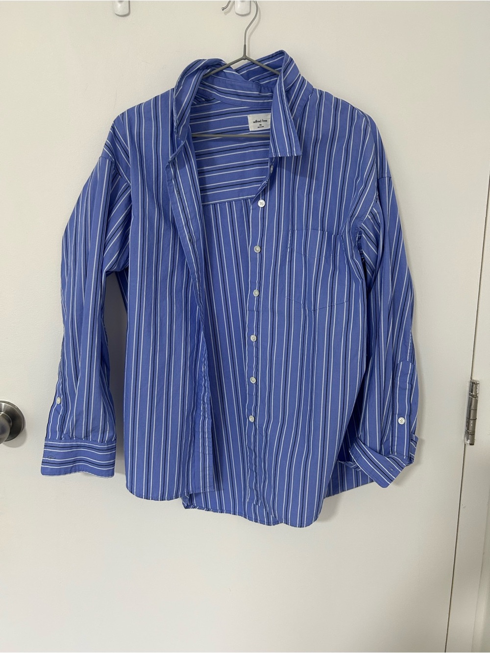 Aritzia Blue and White Striped Women's Button-Down Shirt